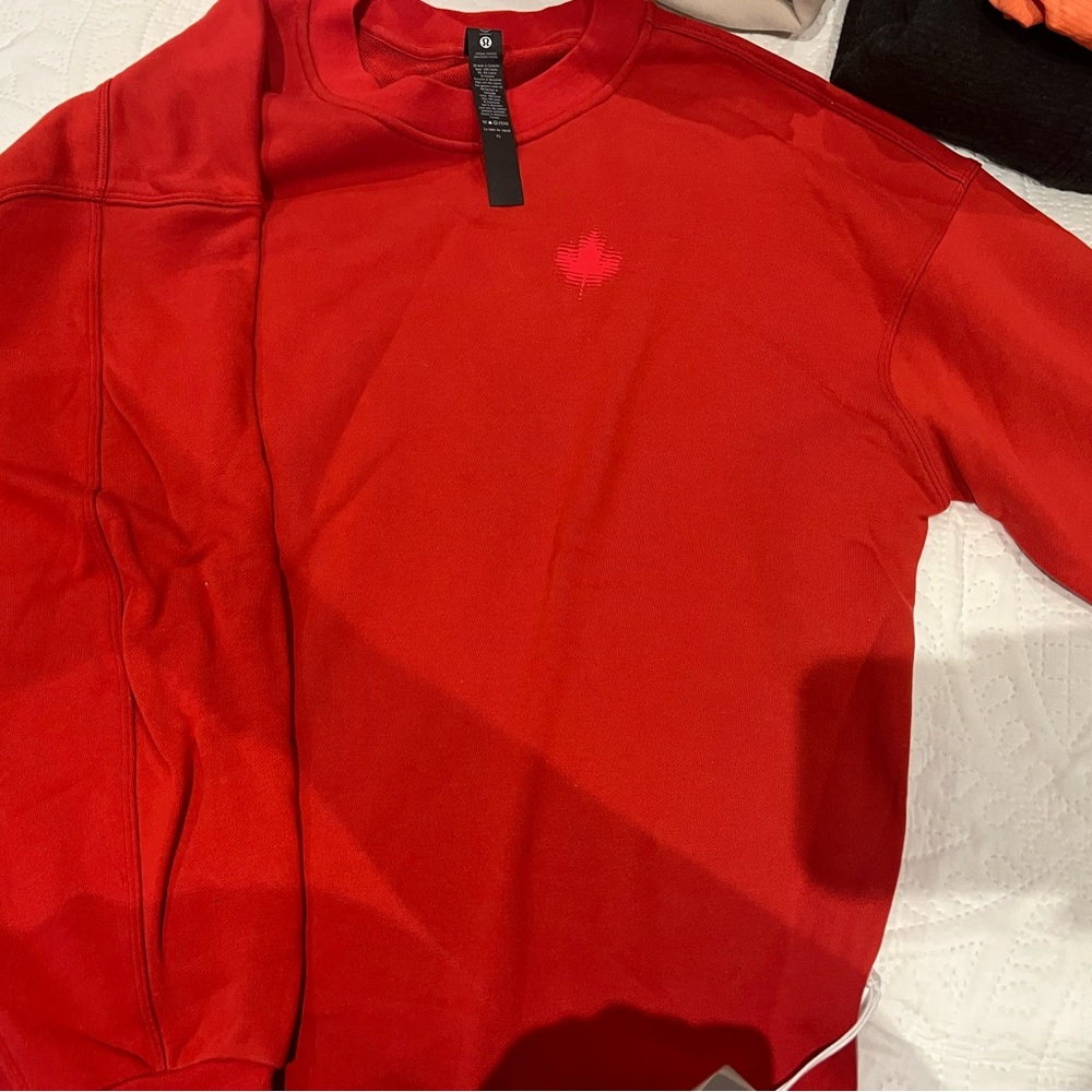 NWT - Team Canada Perfectly Oversized Crew *COC Logo